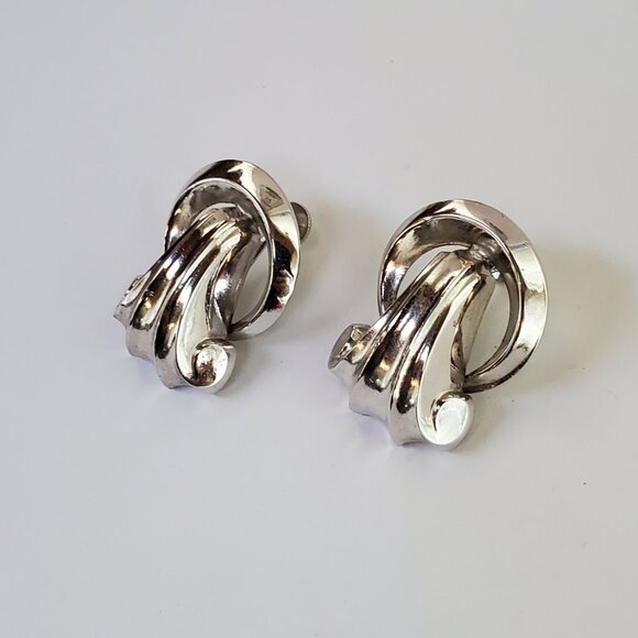 Unique Vintage Coro Silver Tone Door Knocker Screw Back Earrings - Picture 6 of 9